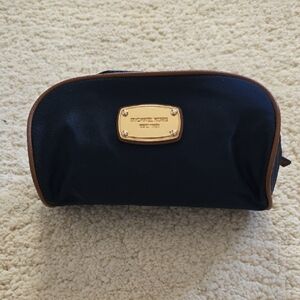 EUC:MICHAEL Michael Kors Navy-Blue Travel Pouch